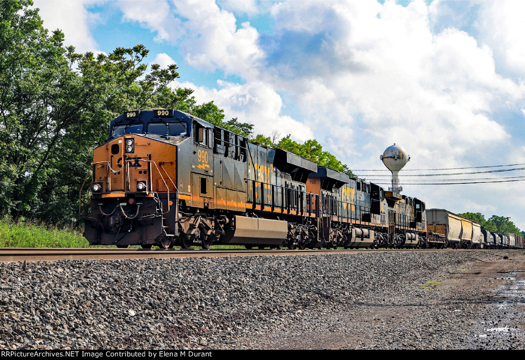 CSX 990 on M-404